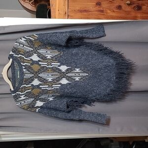 Love Marks Sweater Poncho Style Wool LOOK Fringe Angled Hem Size S Beautiful EUC